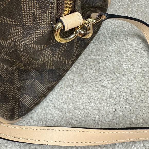 Michael Kors Speedy MK Signature Monogram Logo Satchel Bag with adjustable strap - Picture 5 of 16